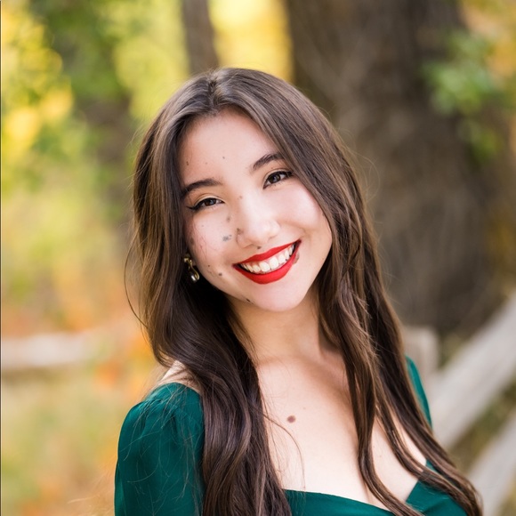 Meet your Posher, Isabelle 🧚🏼‍♀️ - Picture 1 of 1